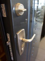 Mul-t-lock цилиндровые механизмы для дверей: надежность и безопасность на первом месте