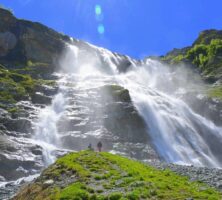 Белый водопад Архыз: уникальное творение природы и место для незабываемого отдыха
