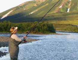 Рыбалка на Камчатке для начинающих: что нужно знать о реках и местных правилах